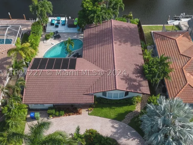 4-bedroom home for rent in Fort Lauderdale - 5830 NE 14th Rd - MondialRealty