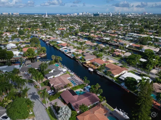 4-bedroom home for rent in Fort Lauderdale - 5830 NE 14th Rd - MondialRealty