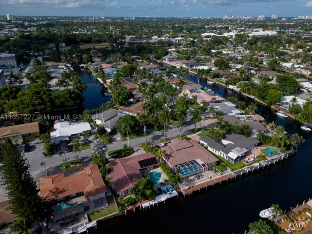 4-bedroom home for rent in Fort Lauderdale - 5830 NE 14th Rd - MondialRealty