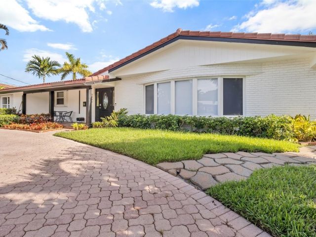 Home for rent at 5830 NE 14th Rd - photo 5568260