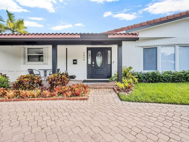 Home for rent at 5830 NE 14th Rd - photo 5568261