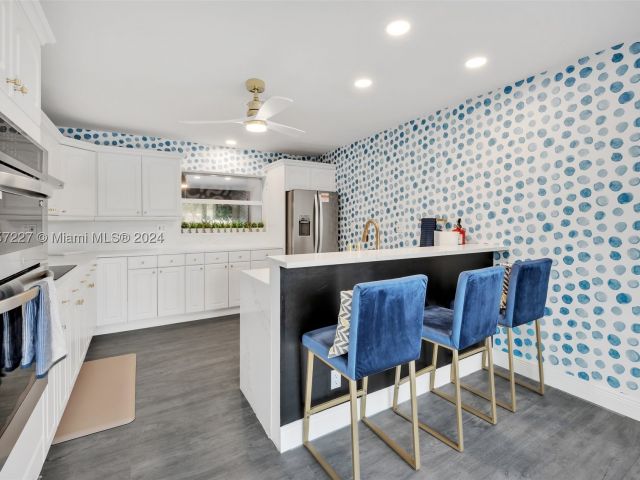 4-bedroom home for rent in Fort Lauderdale - 5830 NE 14th Rd - MondialRealty
