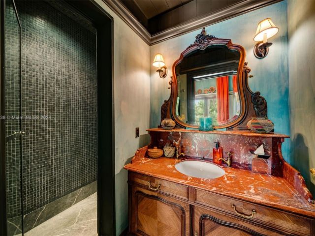 Home for sale at 230 Harbor Drive - photo 5573384