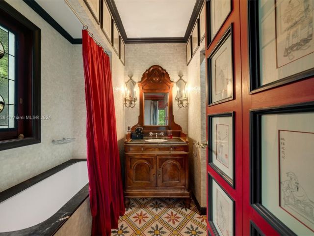 Home for sale at 230 Harbor Drive - photo 5573386