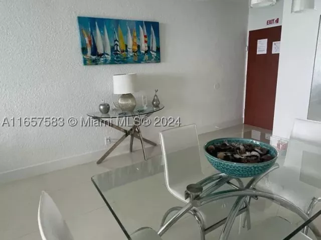 1-bedroom condo for sale in Hollywood - 3801 S Ocean Dr 12M - MondialRealty