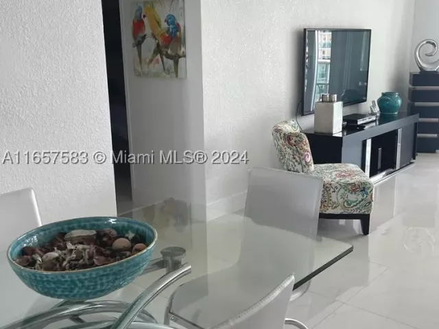 1-bedroom condo for sale in Hollywood - 3801 S Ocean Dr 12M - MondialRealty