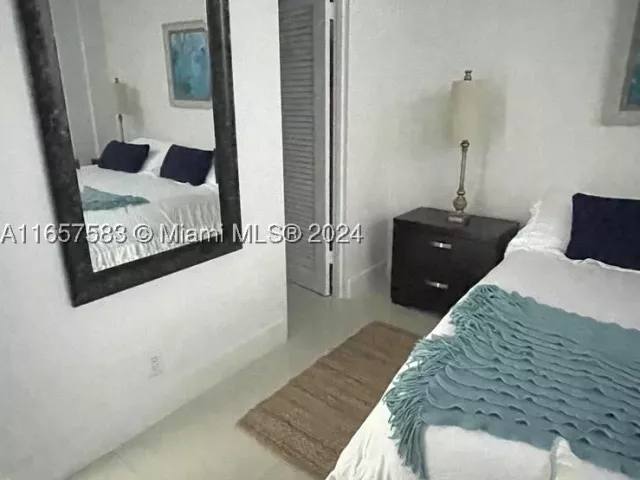 1-bedroom condo for sale in Hollywood - 3801 S Ocean Dr 12M - MondialRealty