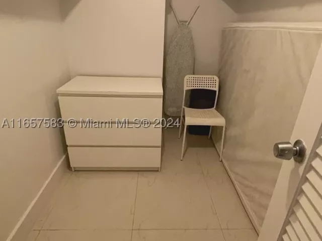 1-bedroom condo for sale in Hollywood - 3801 S Ocean Dr 12M - MondialRealty