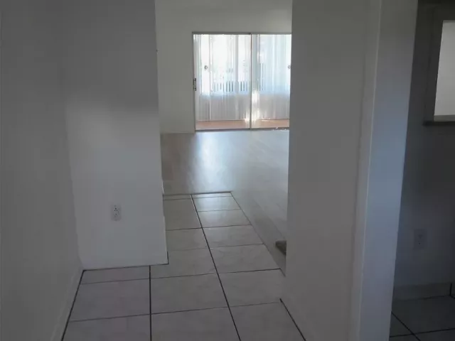 1-bedroom condo for sale in Hollywood - 3801 S Ocean Dr 12M - MondialRealty