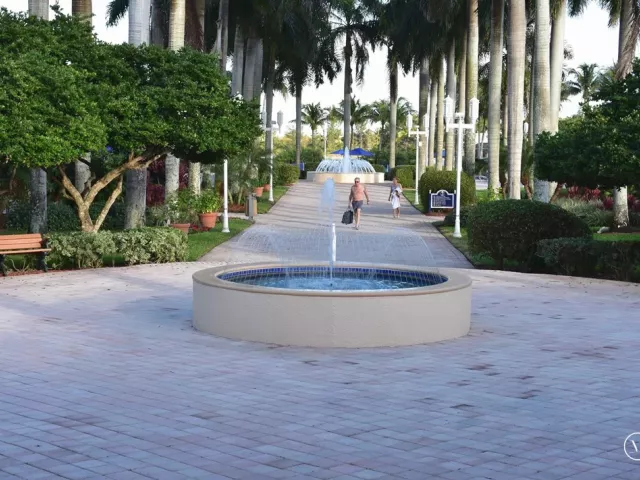 1-bedroom condo for sale in Hollywood - 3801 S Ocean Dr 12M - MondialRealty
