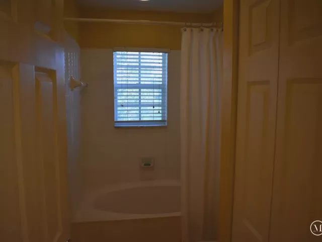 1-bedroom condo for sale in Hollywood - 3801 S Ocean Dr 12M - MondialRealty