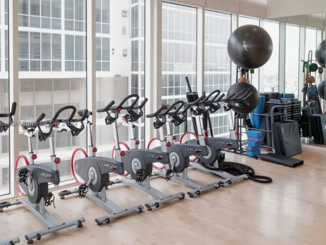 2-bedroom condo for sale in Miami - 1040 Biscayne Blvd 2607 - MondialRealty