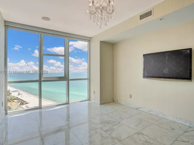3-bedroom condo for sale in Sunny Isles Beach - 18201 Collins Ave 3404&Cabana - MondialRealty