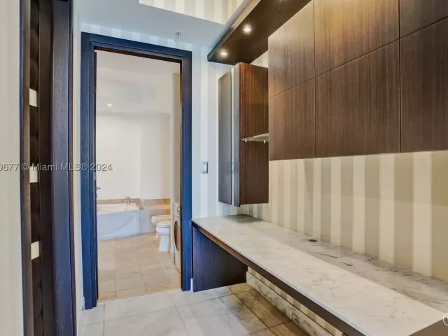 3-bedroom condo for sale in Sunny Isles Beach - 18201 Collins Ave 3404&Cabana - MondialRealty