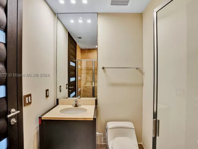 3-bedroom condo for sale in Sunny Isles Beach - 18201 Collins Ave 3404&Cabana - MondialRealty