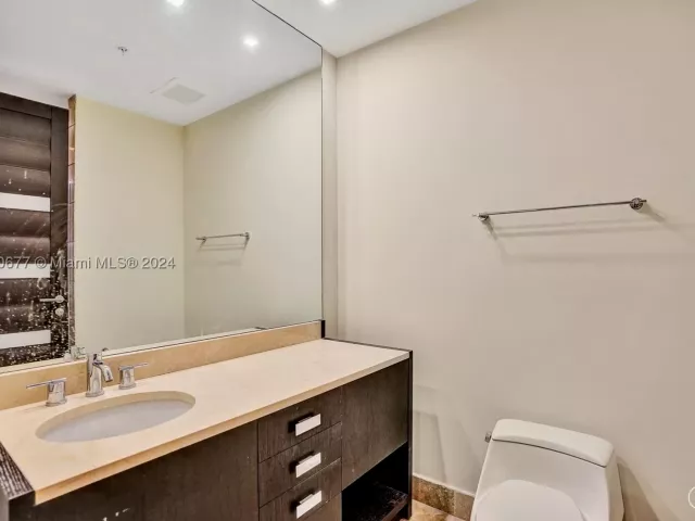 3-bedroom condo for sale in Sunny Isles Beach - 18201 Collins Ave 3404&Cabana - MondialRealty