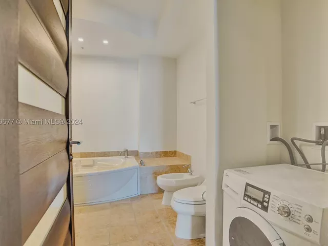 3-bedroom condo for sale in Sunny Isles Beach - 18201 Collins Ave 3404&Cabana - MondialRealty