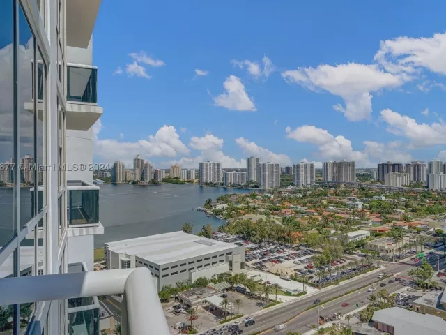 3-bedroom condo for sale in Sunny Isles Beach - 18201 Collins Ave 3404&Cabana - MondialRealty
