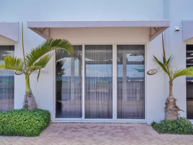 3-bedroom condo for sale in Sunny Isles Beach - 18201 Collins Ave 3404&Cabana - MondialRealty