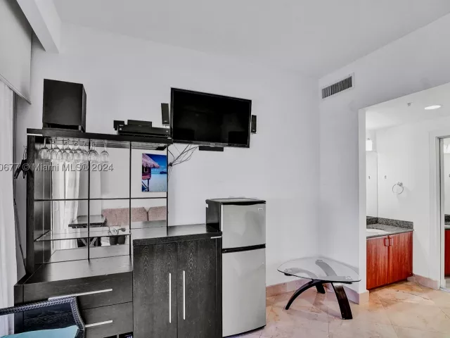 3-bedroom condo for sale in Sunny Isles Beach - 18201 Collins Ave 3404&Cabana - MondialRealty