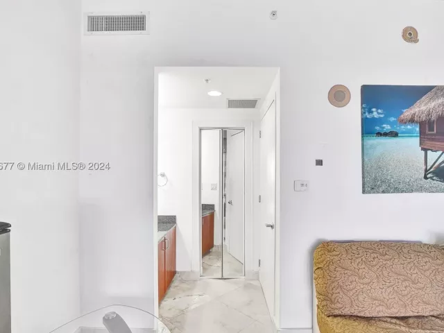 3-bedroom condo for sale in Sunny Isles Beach - 18201 Collins Ave 3404&Cabana - MondialRealty