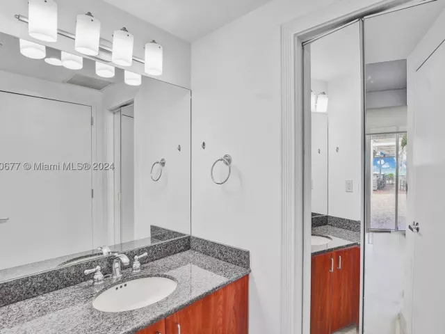 3-bedroom condo for sale in Sunny Isles Beach - 18201 Collins Ave 3404&Cabana - MondialRealty