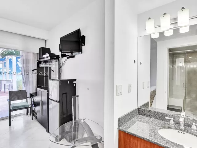 3-bedroom condo for sale in Sunny Isles Beach - 18201 Collins Ave 3404&Cabana - MondialRealty