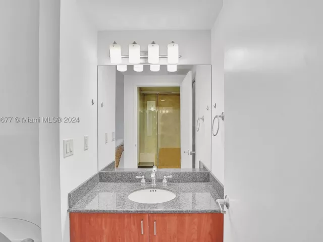 3-bedroom condo for sale in Sunny Isles Beach - 18201 Collins Ave 3404&Cabana - MondialRealty