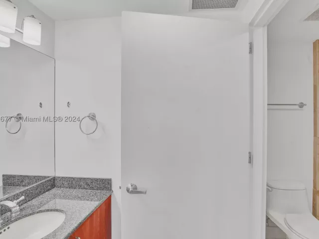 3-bedroom condo for sale in Sunny Isles Beach - 18201 Collins Ave 3404&Cabana - MondialRealty