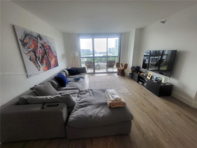 2-bedroom condo for sale in Aventura - 3400 NE 192nd St 903 - MondialRealty