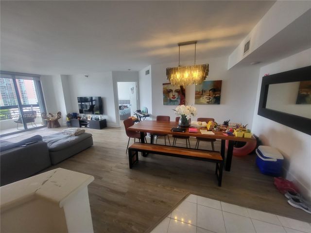 2-bedroom condo for sale in Aventura - 3400 NE 192nd St 903 - MondialRealty