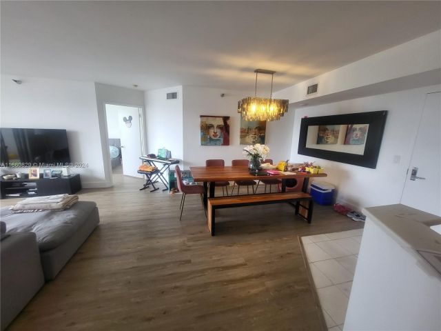 2-bedroom condo for sale in Aventura - 3400 NE 192nd St 903 - MondialRealty