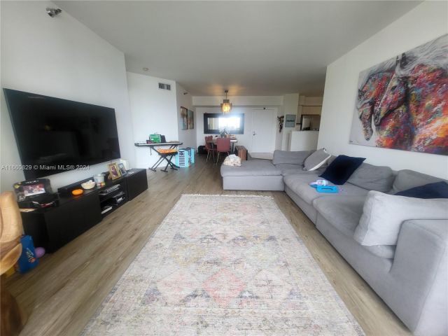 2-bedroom condo for sale in Aventura - 3400 NE 192nd St 903 - MondialRealty