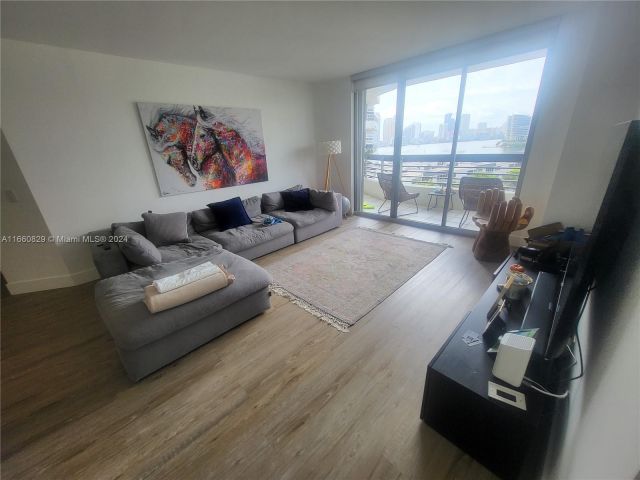 2-bedroom condo for sale in Aventura - 3400 NE 192nd St 903 - MondialRealty