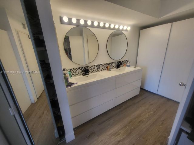 2-bedroom condo for sale in Aventura - 3400 NE 192nd St 903 - MondialRealty