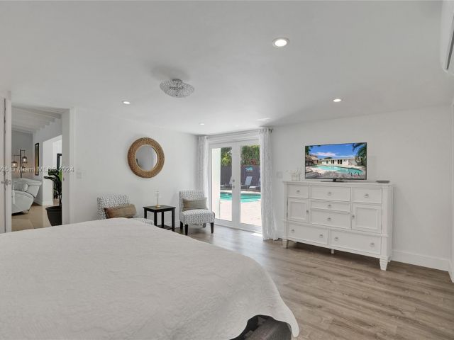 Home for sale at 1910 N Hibiscus Dr - photo 5536716