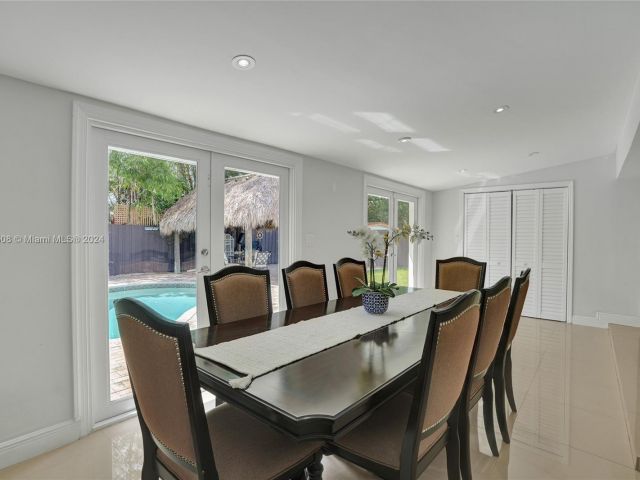 Home for sale at 1910 N Hibiscus Dr - photo 5536717