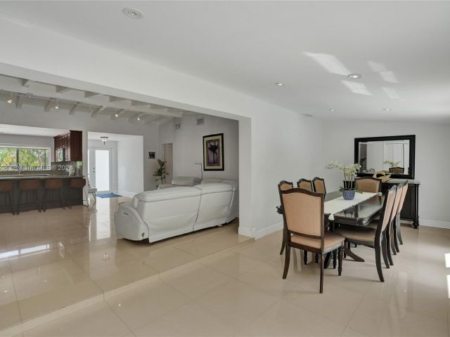 Home for sale at 1910 N Hibiscus Dr - photo 5536718