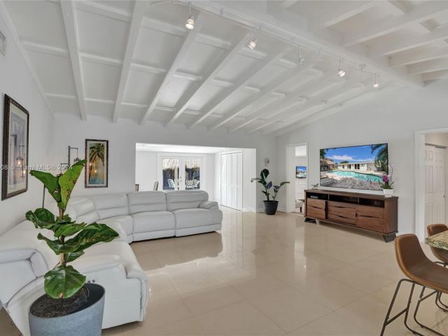 Home for sale at 1910 N Hibiscus Dr - photo 5536719