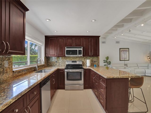 Home for sale at 1910 N Hibiscus Dr - photo 5536723