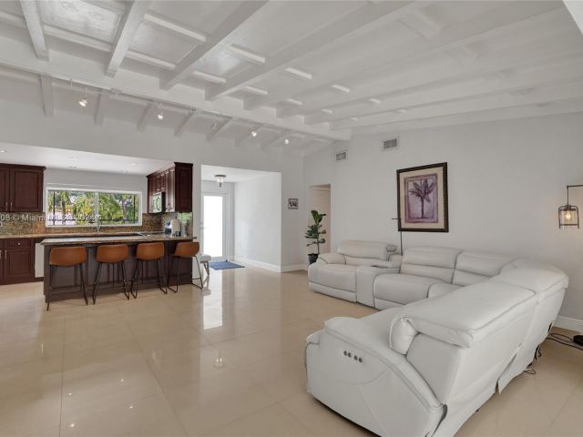 Home for sale at 1910 N Hibiscus Dr - photo 5536728