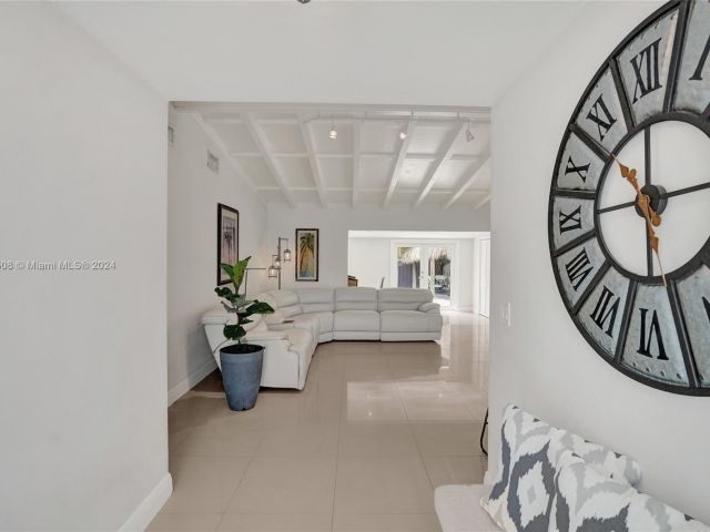 Home for sale at 1910 N Hibiscus Dr - photo 5536729