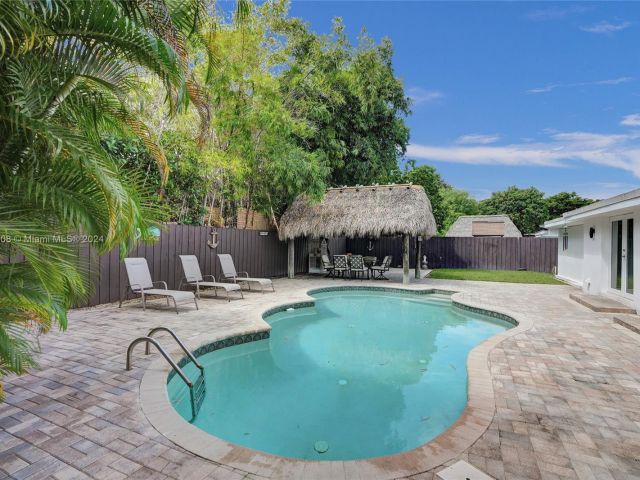 Home for sale at 1910 N Hibiscus Dr - photo 5536735