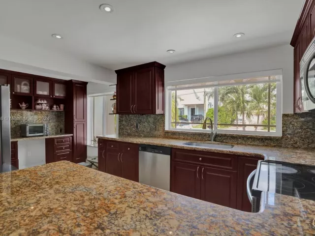 4-bedroom home for sale in North Miami - 1910 N Hibiscus Dr - MondialRealty