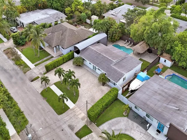 4-bedroom home for sale in North Miami - 1910 N Hibiscus Dr - MondialRealty