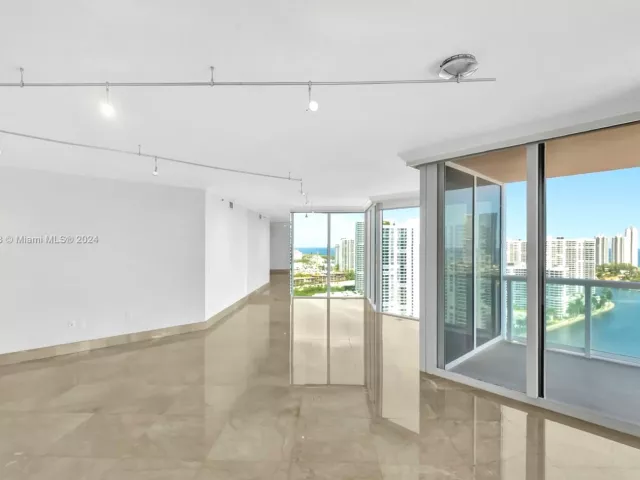 Apartment for sale  Unit #2708 - photo 5687025