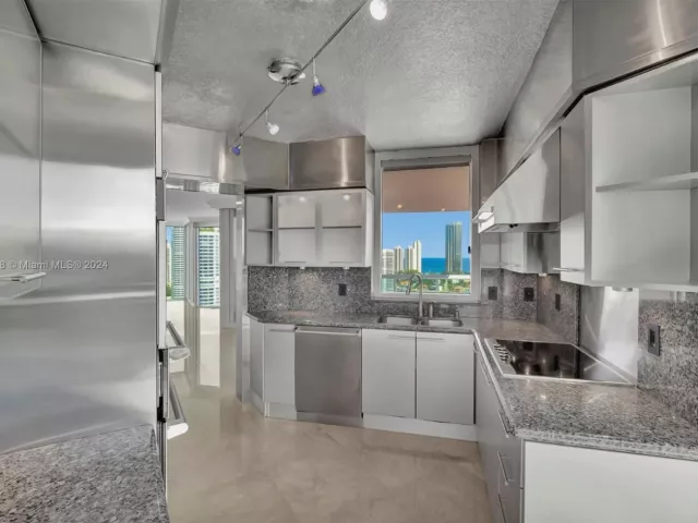 Apartment for sale  Unit #2708 - photo 5687017