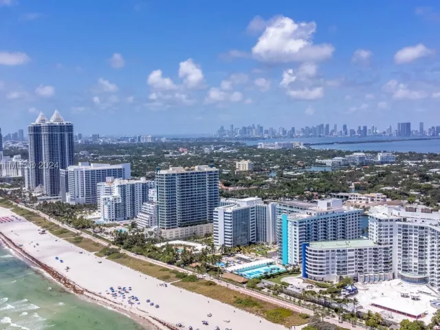 2-bedroom condo for sale in Miami Beach - 5151 Collins Ave 925 - MondialRealty