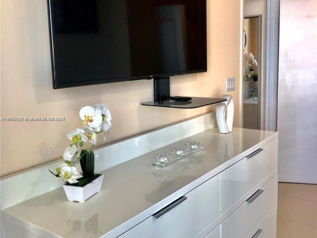 Apartment for sale  Unit #1705 - photo 5922150