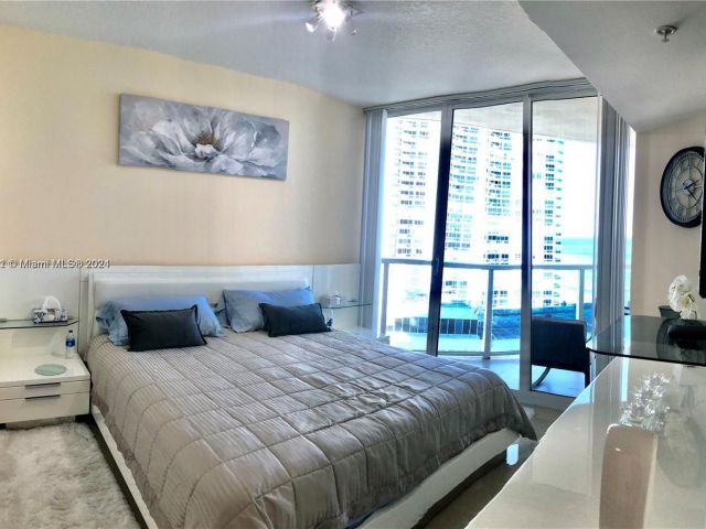 Apartment for sale  Unit #1705 - photo 5922152